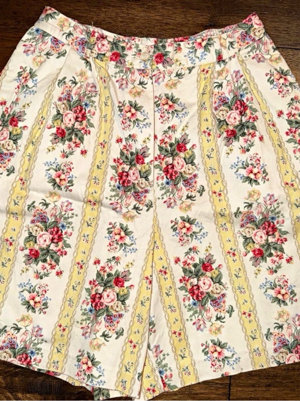 Vintage talbotFloral Stripe High-Waist Women’s Shorts - Cream & Yellow